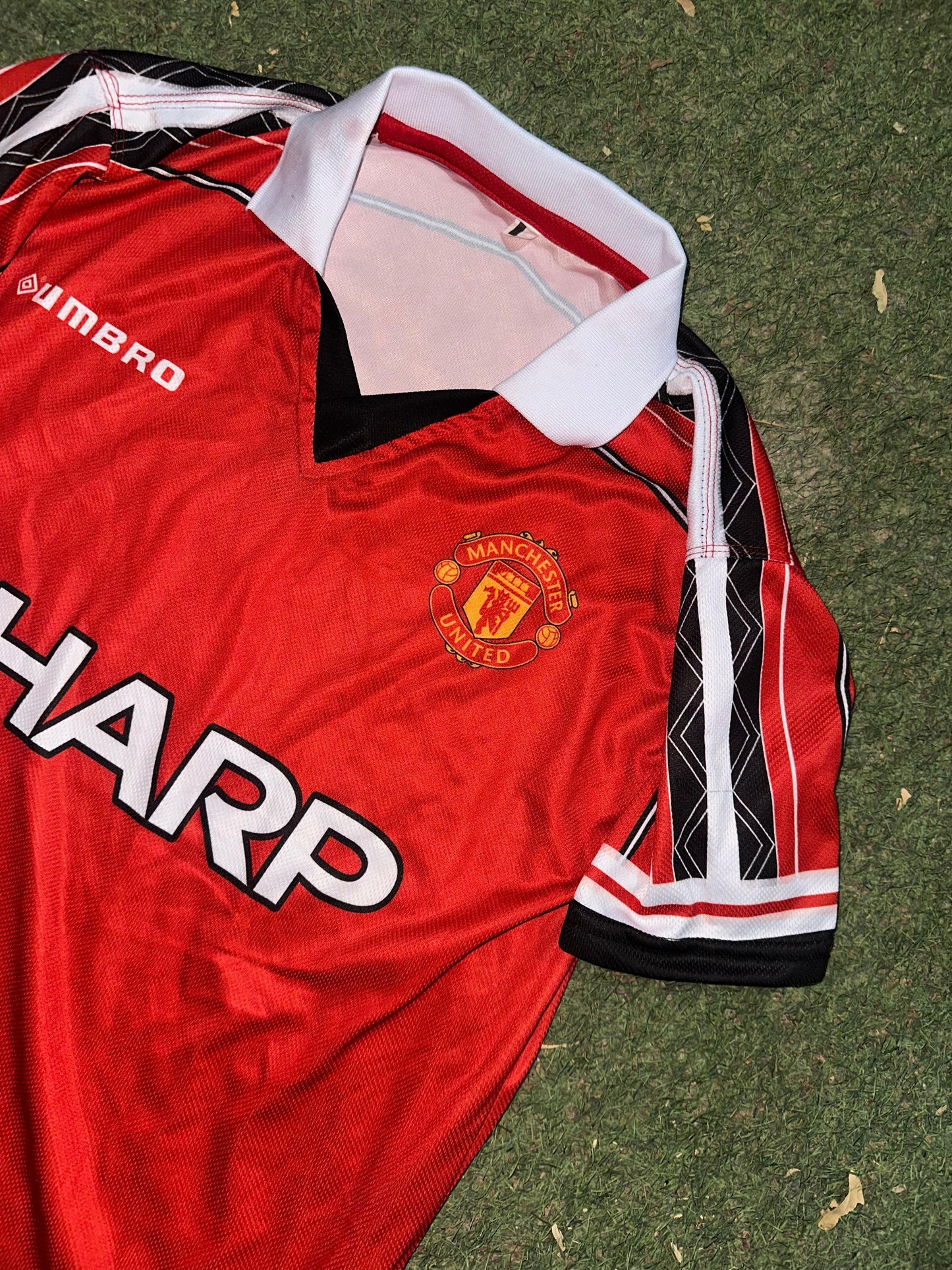 MANCHESTER UNITED 1999-2000 JERSEY